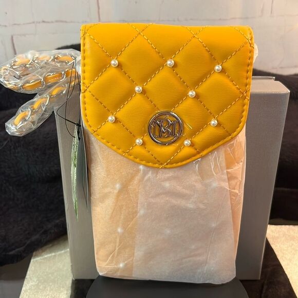 BADGLEY MISCHKA YELLOW PHONE CASE WITH DIAMOND QUILTING CROSSBODY & PEARL STRAP - Picture 1 of 6